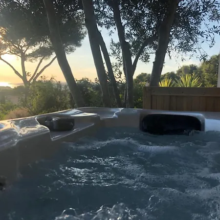 F3 Vue Mer-76m2-terrasse 30m2-jacuzzi